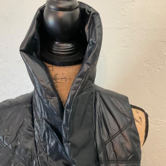 Lucy Puffer Vest Women’s Quilted Nylon Sleeveless Black Lightweight gym layer S - Picture 7 of 13